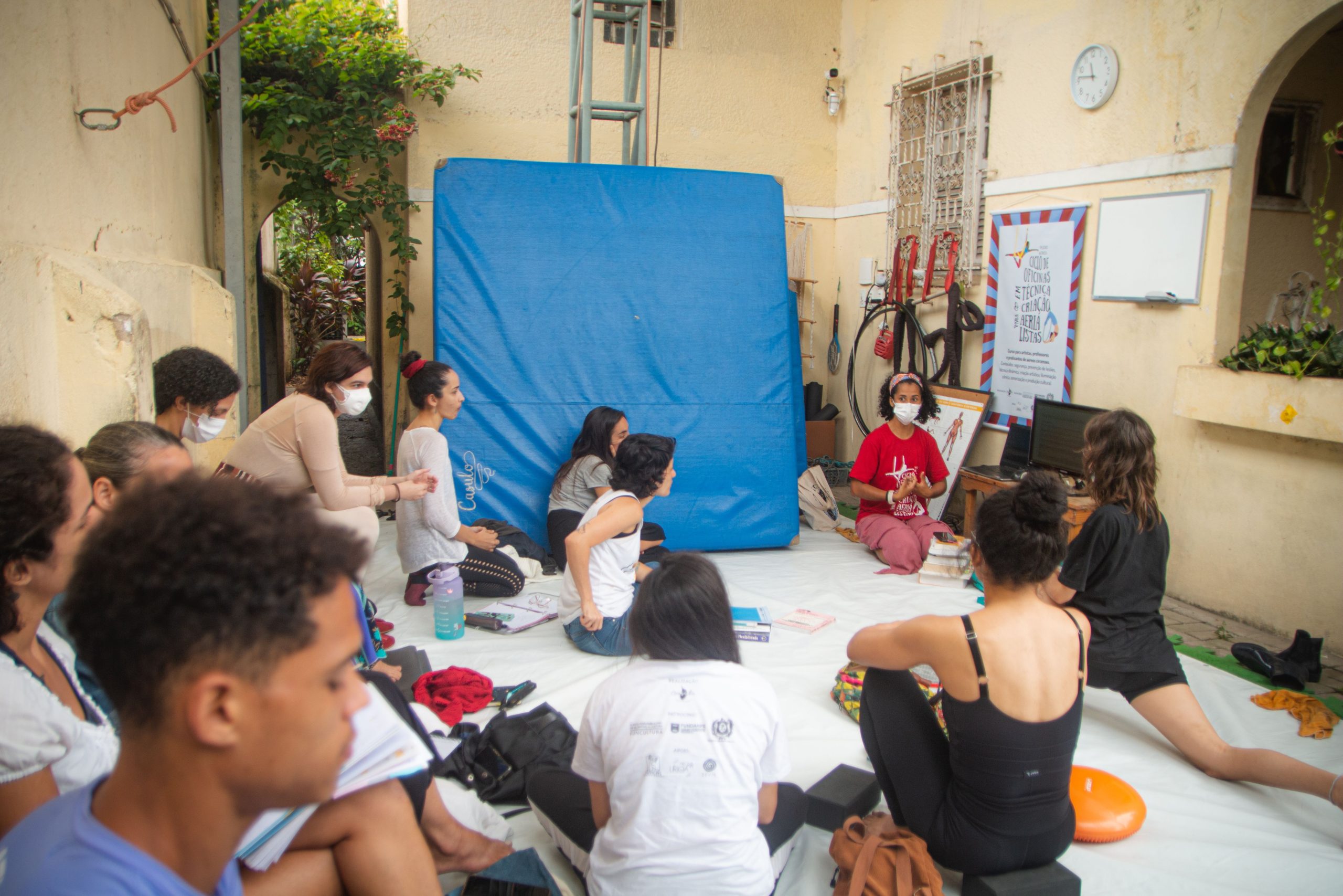 Formação pedagógica gratuita destina vagas para pessoas surdas em curso para circenses no Recife e Região Metropolitana